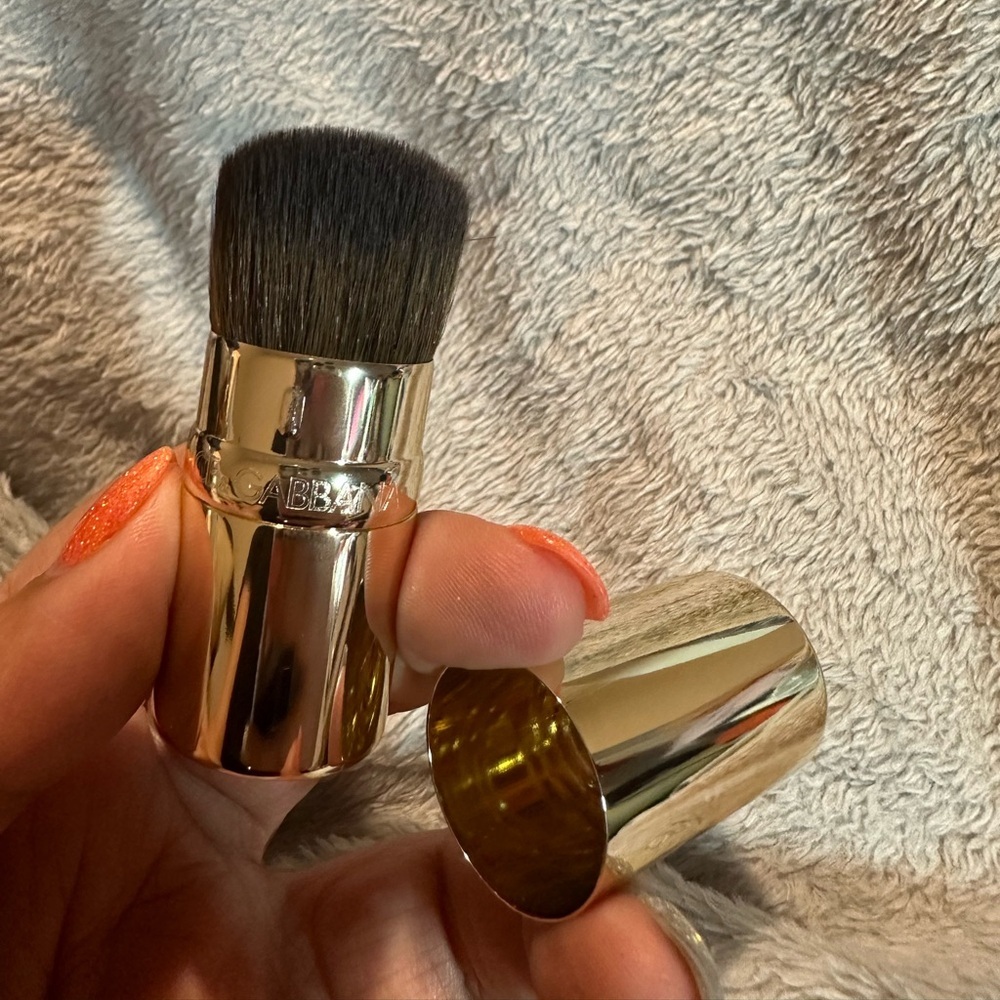 Dolce & Gabbana retractable kabuki brush